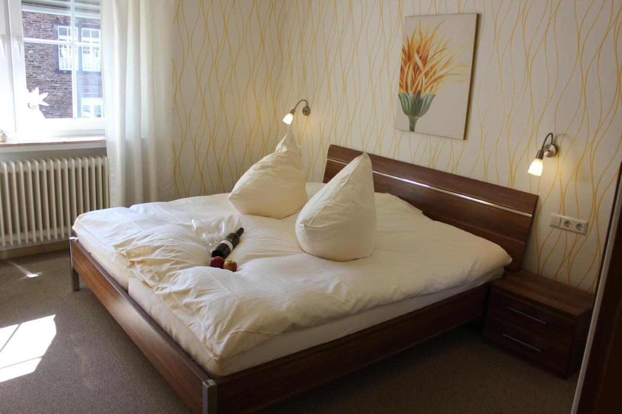 Weinstube Bycastors Hotell Treis-Karden Exteriör bild